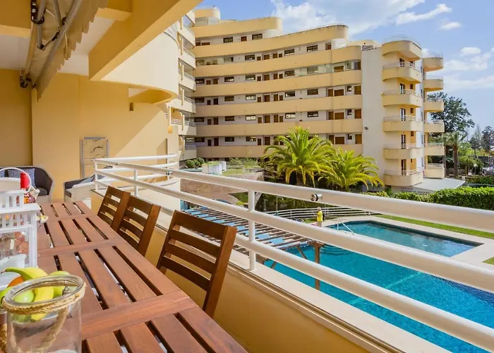 Marina 2Bdr Apartment With Balcony & Pool - 5Min From Beach By Lovelystay