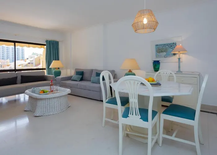 Marina 2Bdr Apartment With Balcony & Pool - 5Min From Beach By Lovelystay