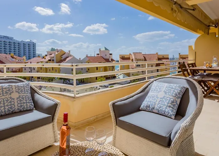 Marina 2Bdr Apartment With Balcony & Pool - 5Min From Beach By Lovelystay