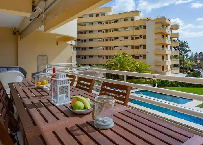 Marina 2Bdr Apartment With Balcony & Pool - 5Min From Beach By Lovelystay