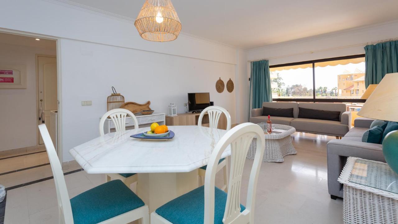 Marina 2bdr With Balcony & Pool - 5min From By Lovelystay Apartment *