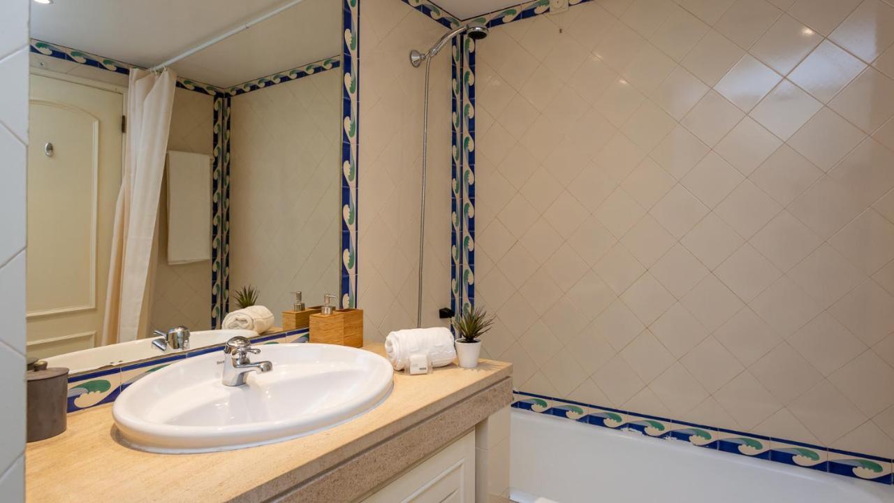 Marina 2bdr With Balcony & Pool - 5min From By Lovelystay Apartment *